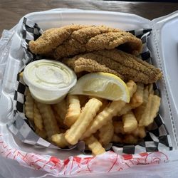 Mama Jambalaya - Catfish n fries! It's one of the best, crunchy!