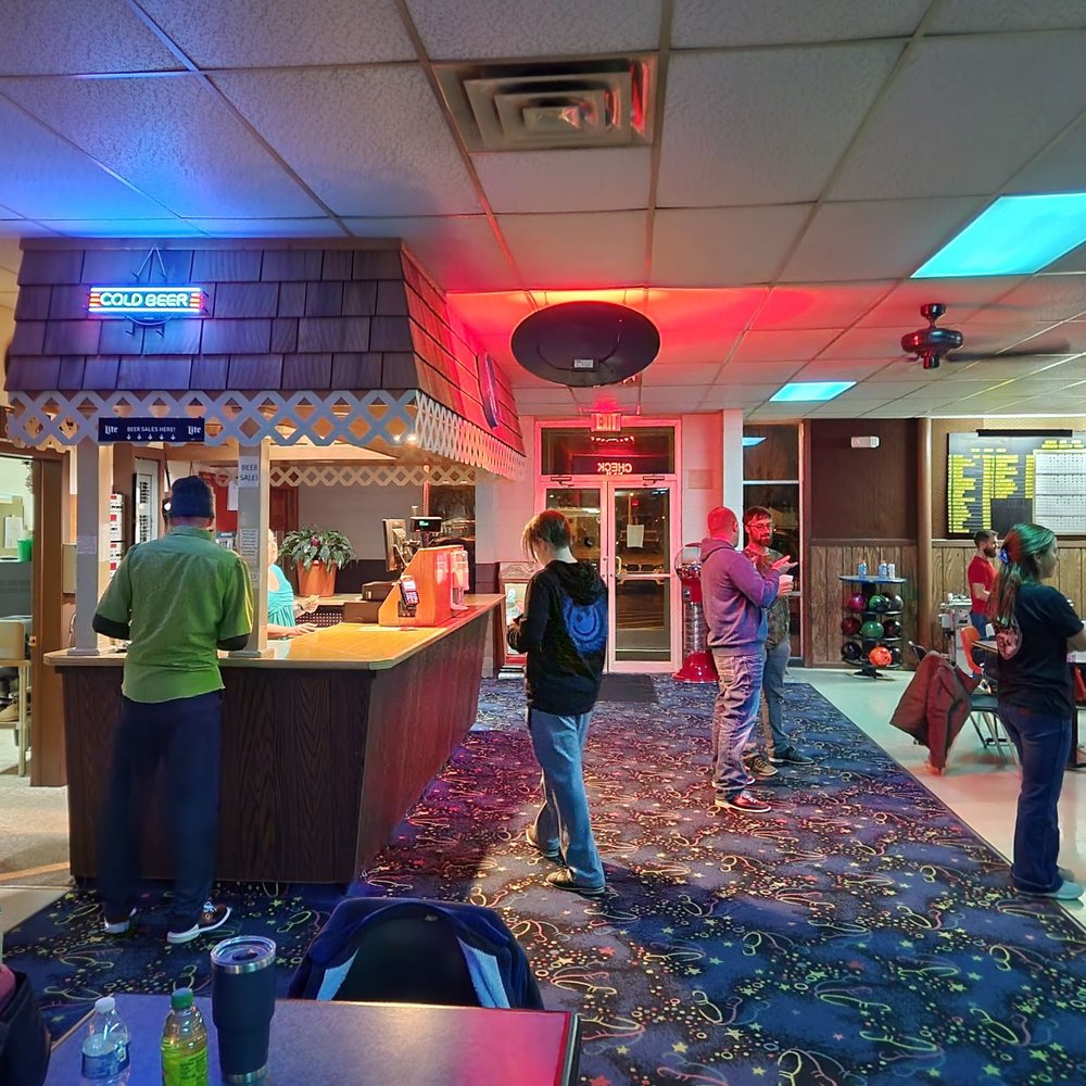 Parkside Lanes - people at the counter of a restaurant - Pool Halls Near Me - Greensburg, Indiana Parkside Lanes - people at the counter of a restaurant - Pool Halls Near Me - Greensburg, Indiana