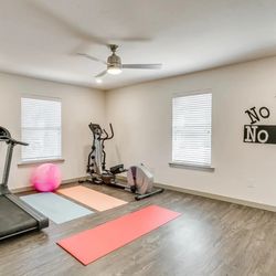 Lonestar 23 RV Park & Storage - Lonestar 23 exercise room