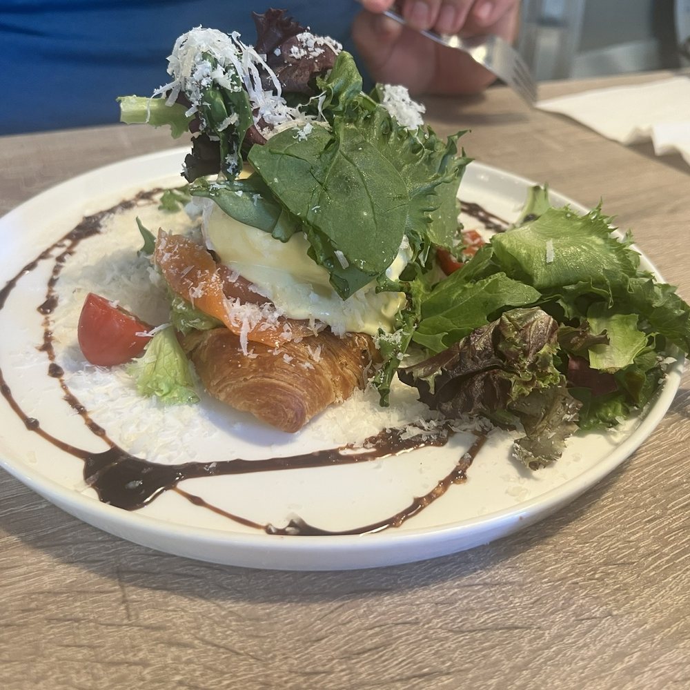 Cannery Cafe - Moncton eggs Benedict - Canadian (New) Near Me - Richmond, British Columbia