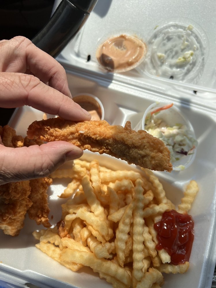 RAISING CANE’S CHICKEN FINGERS 597 E Aurora Rd, Macedonia, Ohio