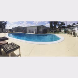 Orange Blossom Rv Park - Pool