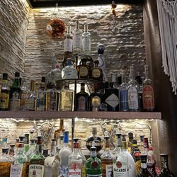 Iguana Cafe - Full bar with European liquors