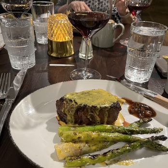 The James - Filet mignon with béarnaise and roasted asparagus - Wine Bars Near Me - Geneva, Illinois