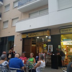 Cal Caspe - Plenty of outdoor seating