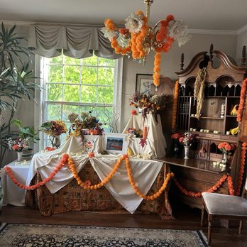 Brinnwood Bed & Breakfast - Loved the día de los muertos decor! - Bed & Breakfast Near Me - Sutter Creek, California Brinnwood Bed & Breakfast - Loved the día de los muertos decor! - Bed & Breakfast Near Me - Sutter Creek, California