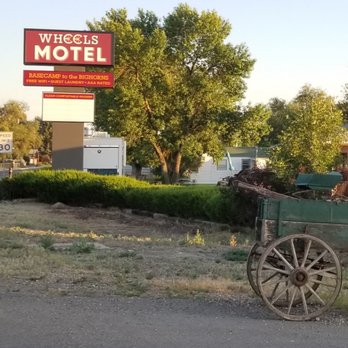 Wheels Motel - Entrance to Wheels Motel. - Hotels Near Me - Greybull, Wyoming