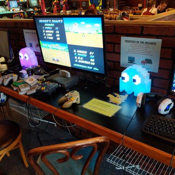 The Megabite - LOTS of video games here! - Pizza Near Me - Vancouver, Washington
