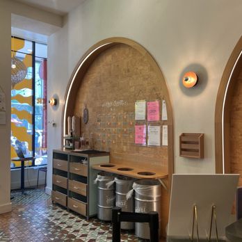 Life Alive Organic Cafe Back Bay - Juice Bars & Smoothies Near Me - Boston, Massachusetts