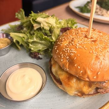 Dolly's - DV Burger - Cocktail Bars Near Me - New York, New York