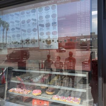 Randy's Donuts - Donuts Near Me - Inglewood, California