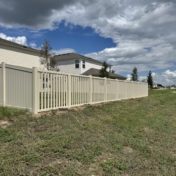 Top Quality Fence - TAN VINYL PICKET FENCE - Fences & Gates Near Me - Davenport, Florida