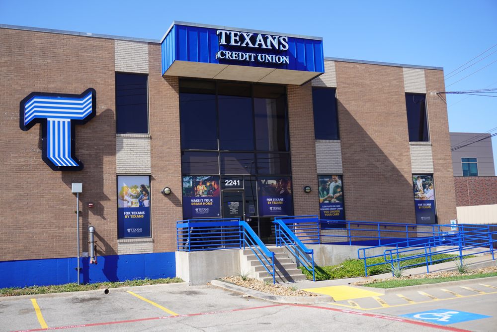 TEXANS CREDIT UNION Updated May 2025 12 Photos 2241 Irving Blvd