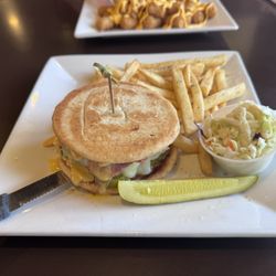 Hibernia Diner - Cuban style burger