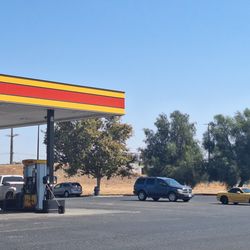 Love's Travel Stop - Auto fuel island