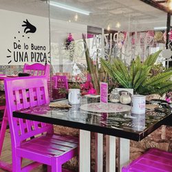 La Pizca - La Pizca , muy buena atención, tienen buen buffet de desayunos (el café es de olla ) incluye café y jugo con fruta y hay buena música.