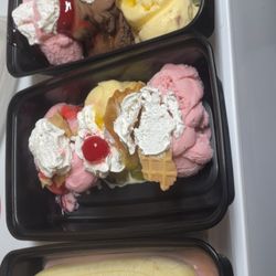 Birdie’s Cafe And Creamery - Banana splits, no bananas..