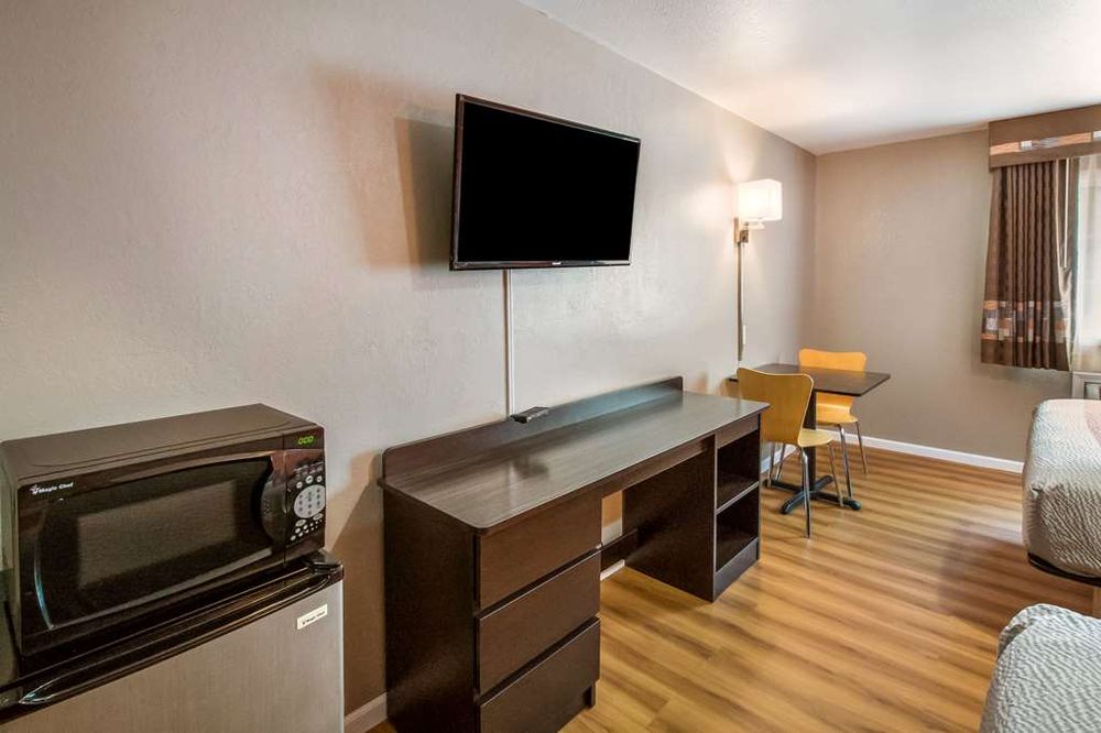 Motel 6
