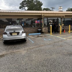 Brakefield's Exxon - Parking lot