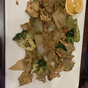 Thai Papaya Garden - 96. Pad See-ew "Flat Noodle with Broccoli" - Thai Near Me - Euless, Texas Thai Papaya Garden - 96. Pad See-ew "Flat Noodle with Broccoli" - Thai Near Me - Euless, Texas