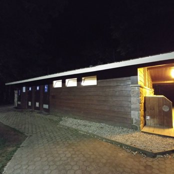 Bonnechere Provincial Park - Comfort station a 5 minute walk from our site - Hiking Near Me - Killaloe, Ontario