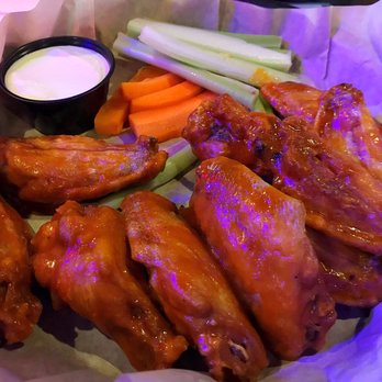 The Harp - Buffalo Wings. - Sports Bars Near Me - Boston, Massachusetts