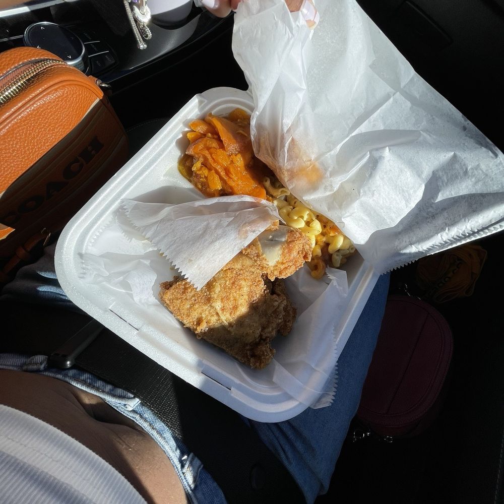 Fried Chicken, sweet potatoes and Mac and cheese Fried Chicken, sweet potatoes and Mac and cheese