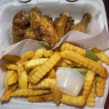 Wingaholic - 6 wings lemon pepper combo - American Near Me - Lewisville, Texas Wingaholic - 6 wings lemon pepper combo - American Near Me - Lewisville, Texas