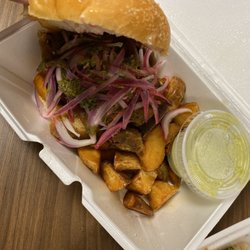 Youndy's Hispanic Sweets & Kitchen - Pan con chicharron