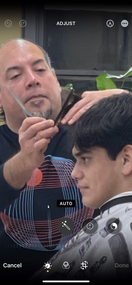 Jose's Barber Extraordinaire Logo