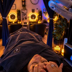 Bella Gaia - Hands-on head and face massage during our Hydration Head Spa at Bella Gaïa, Jersey Village