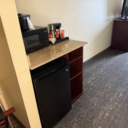 Cobblestone Hotel - Wayne - Room