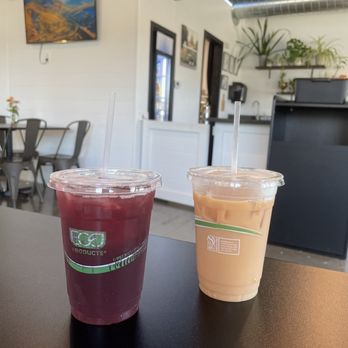 Des Fresh Foods - Hibiscus ginger lemonade and spiced sweet milk tea - Food Trucks Near Me Des Fresh Foods - Hibiscus ginger lemonade and spiced sweet milk tea - Food Trucks Near Me