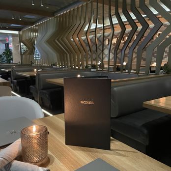 Moxies - Inside - Lounges Near Me - Miami, Florida