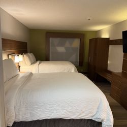Holiday Inn Express & Suites Statesville - In-room queen suite beds