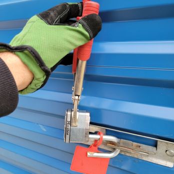 Mobile 24/7 Fast Locksmith - Opening the padlock - Keys & Locksmiths Near Me - Reston, Virginia