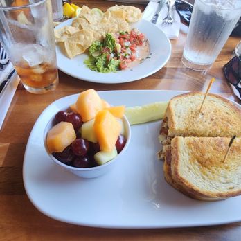 Tradewinds Cafe & Bar - Breakfast & Brunch Near Me - Oxnard, California