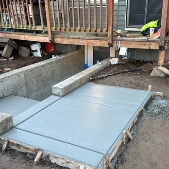 Detail Concrete - Broom finish landing and stairwell. - Masonry/Concrete Near Me - Portland, Oregon Detail Concrete - Broom finish landing and stairwell. - Masonry/Concrete Near Me - Portland, Oregon