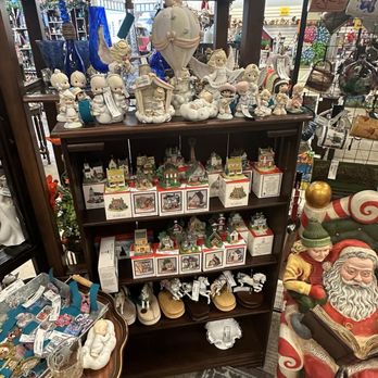 Michiganders Antiques and Colletibles - Antiques Near Me - Birch Run, Michigan Michiganders Antiques and Colletibles - Antiques Near Me - Birch Run, Michigan