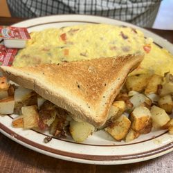 Mike’s Breakfast and Lunch - Bacon, tomato,avocado omelette