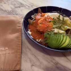 La Otilia - Chilaquiles con huevo divorcidos