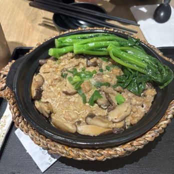 Master Pot - Pork hash, spare ribs, and mushroom topping. The perfect trio imo - Chinese Near Me - Toronto, Ontario