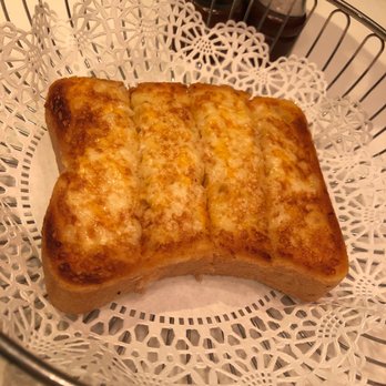 Hy's Steak House - Complimentary cheesebread - Steakhouses Near Me - Honolulu, Hawaii