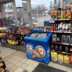 Petro-Canada - Petro-Canada & Car Wash - confectionery items and vehicle fluids