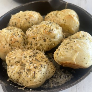 MacCheesy - Garlic Knots - Comfort Food Near Me - Joplin, Missouri