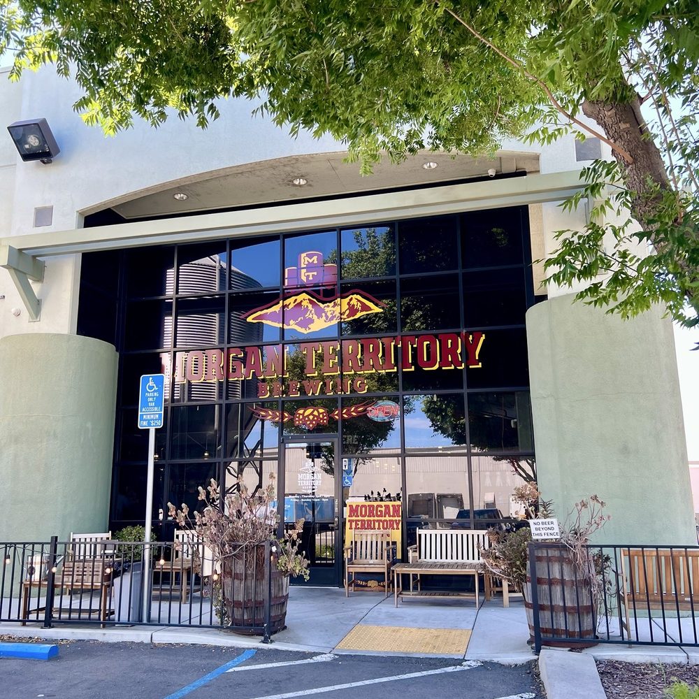 Front of the brewery taproom.