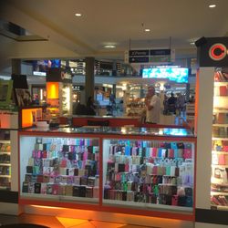 Cellairis - Nice shop in the middle