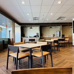 Fairfield Inn & Suites Harlingen - Spacious breakfast area. Fills up quickly in the mornings