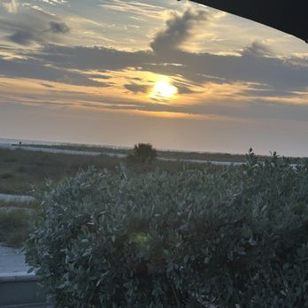 Sloppy Joe's - It's fun ... eating , drinking, and watching the SUNSET ! - American Near Me - Treasure Island, Florida