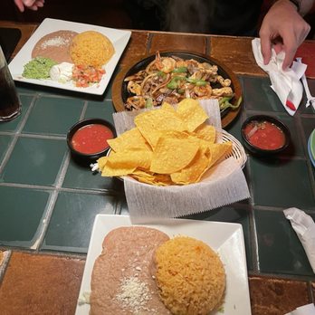 El Tapatio Mexican Restaurant - Beans, rice and Fajitas Tapatias - For 2 - Mexican Near Me - Kissimmee, Florida